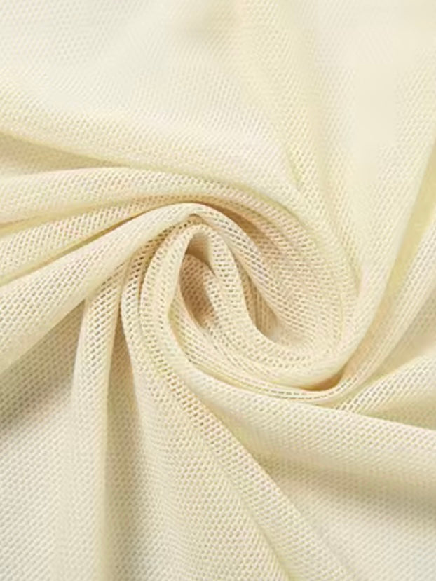 Fliesendes Meshkleid mit Rüschen-Saum