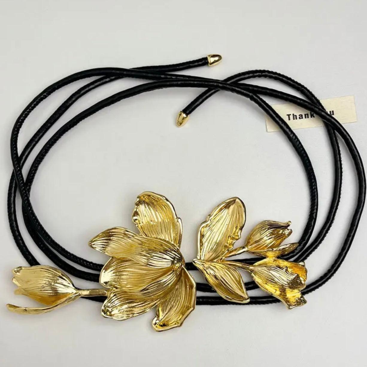 Taillengürtel mit Gold-Blütenmotiv - Sorentis