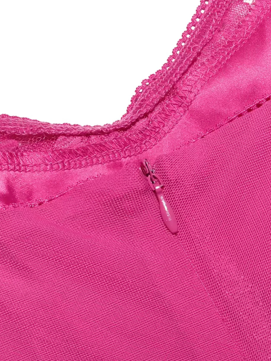 Figurformendes Corsagen-Meshkleid