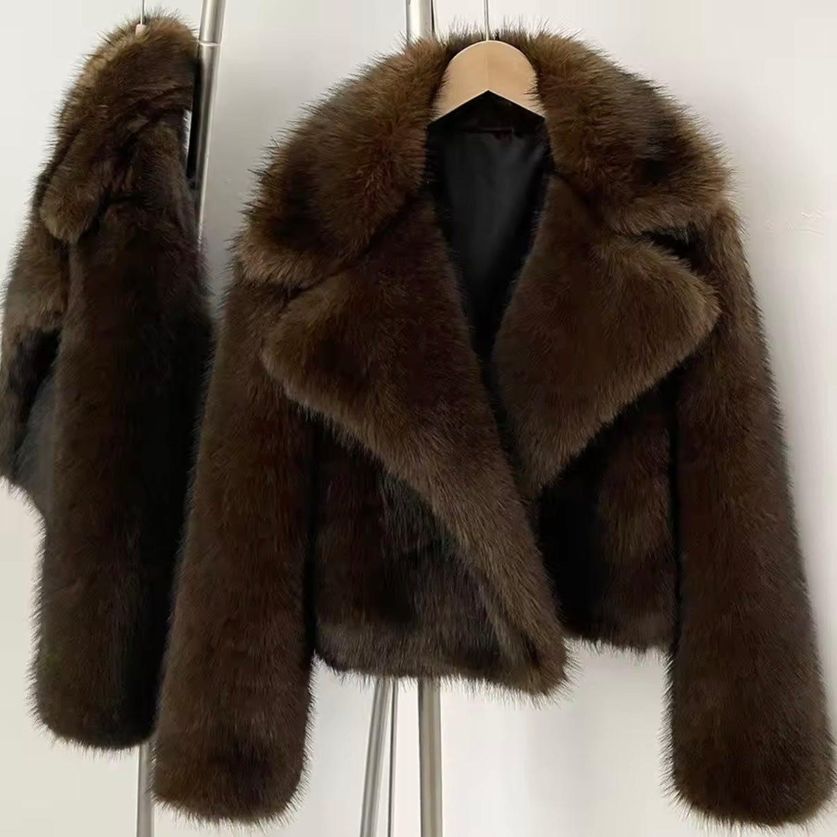 Kurze Pelzjacke in Braun