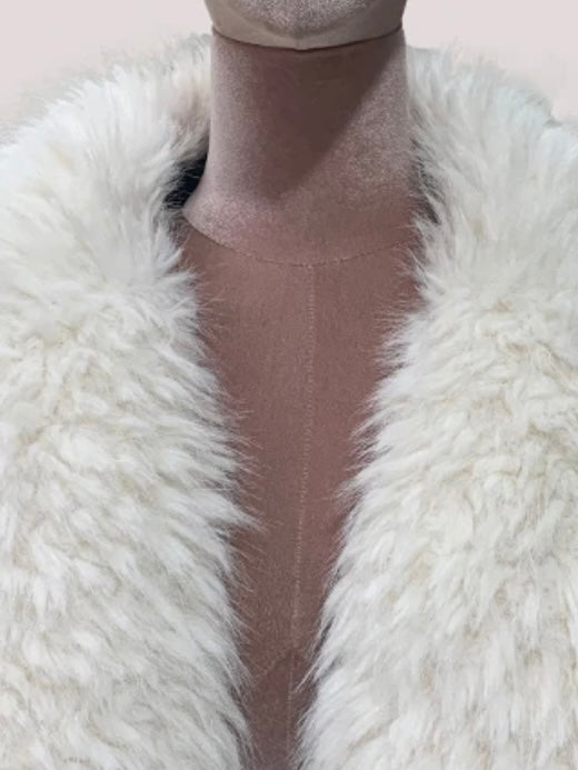 Kurzer Kunstfellmantel in Beige