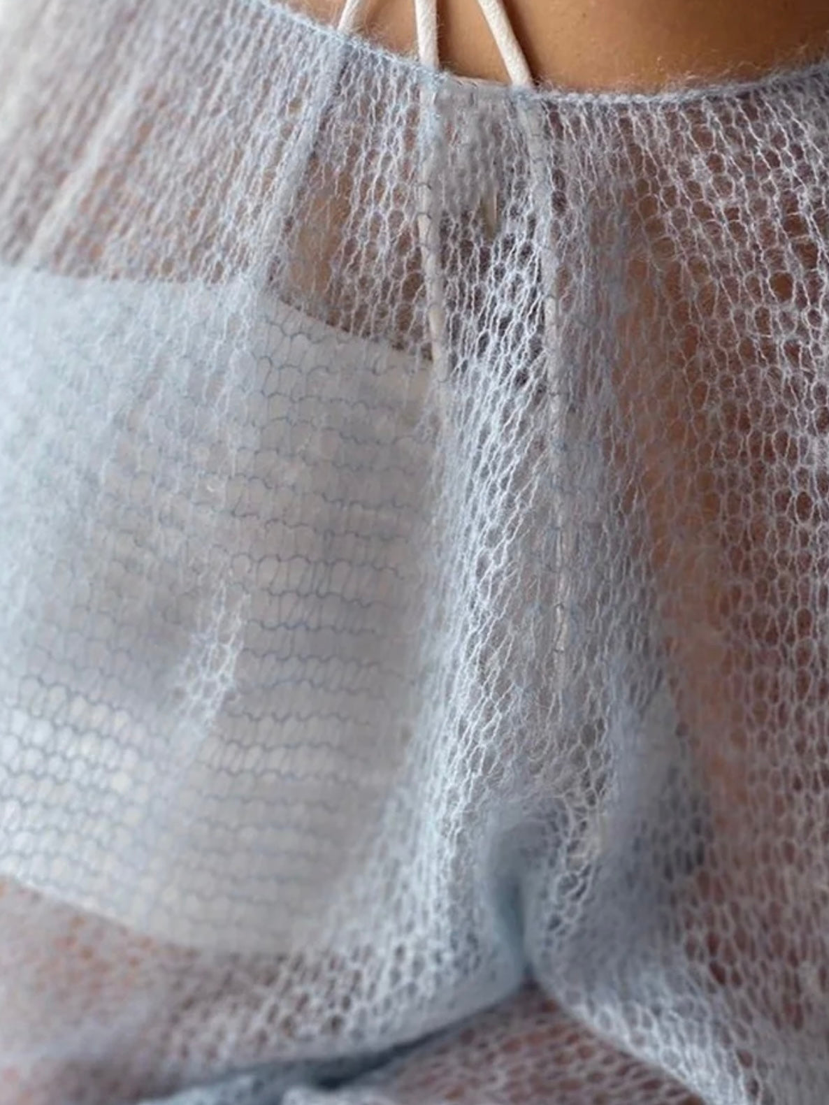 Leichtes Strickoberteil mit Lochmuster