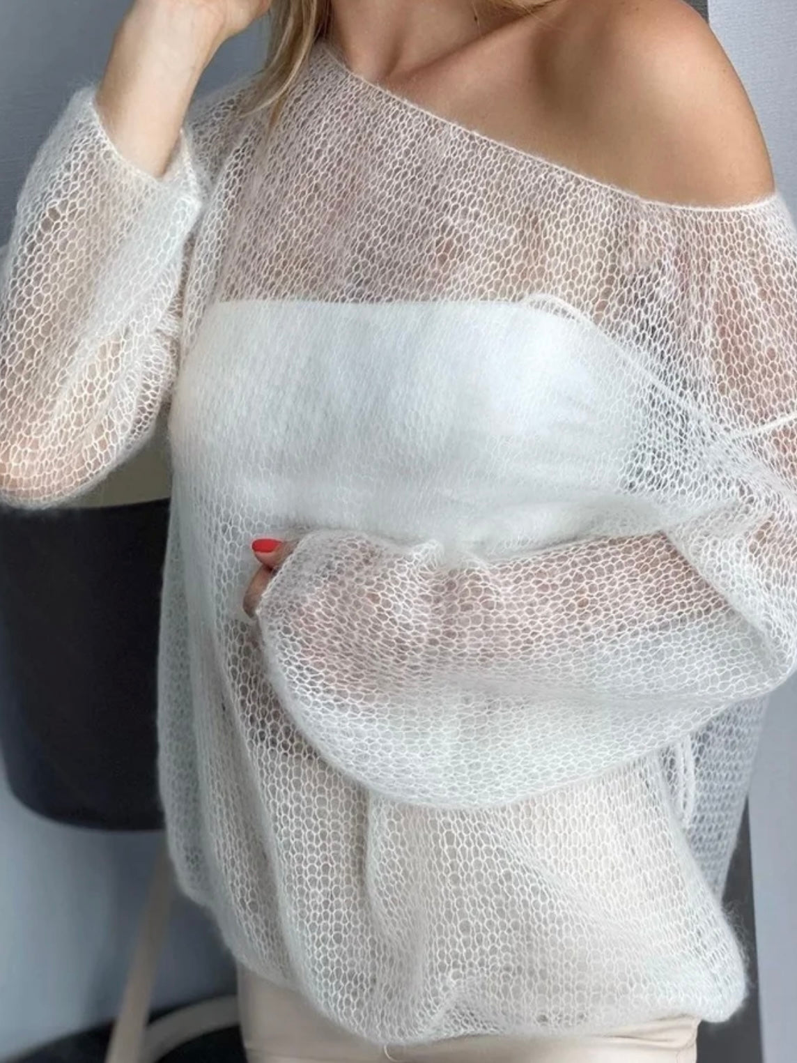 Leichtes Strickoberteil mit Lochmuster