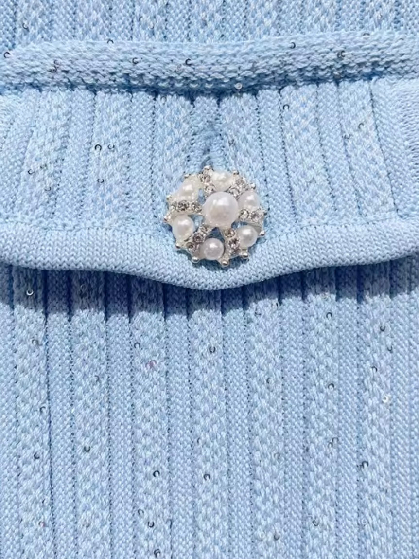 Rippstrickkleid mit Perlenknöpfen