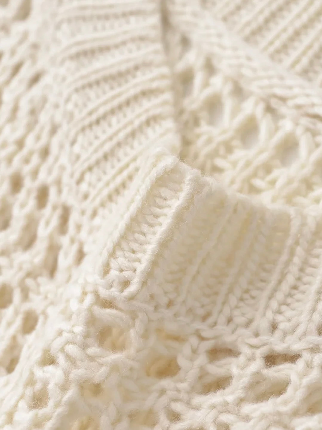 Strickweste mit Quasten