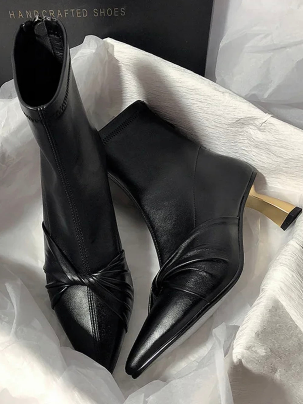 Stiefeletten mit Twist-Detail