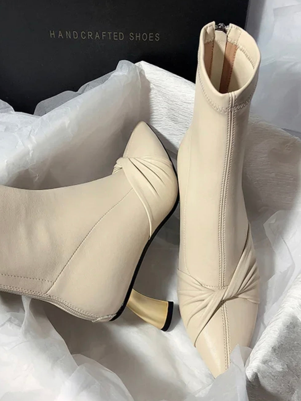 Stiefeletten mit Twist-Detail