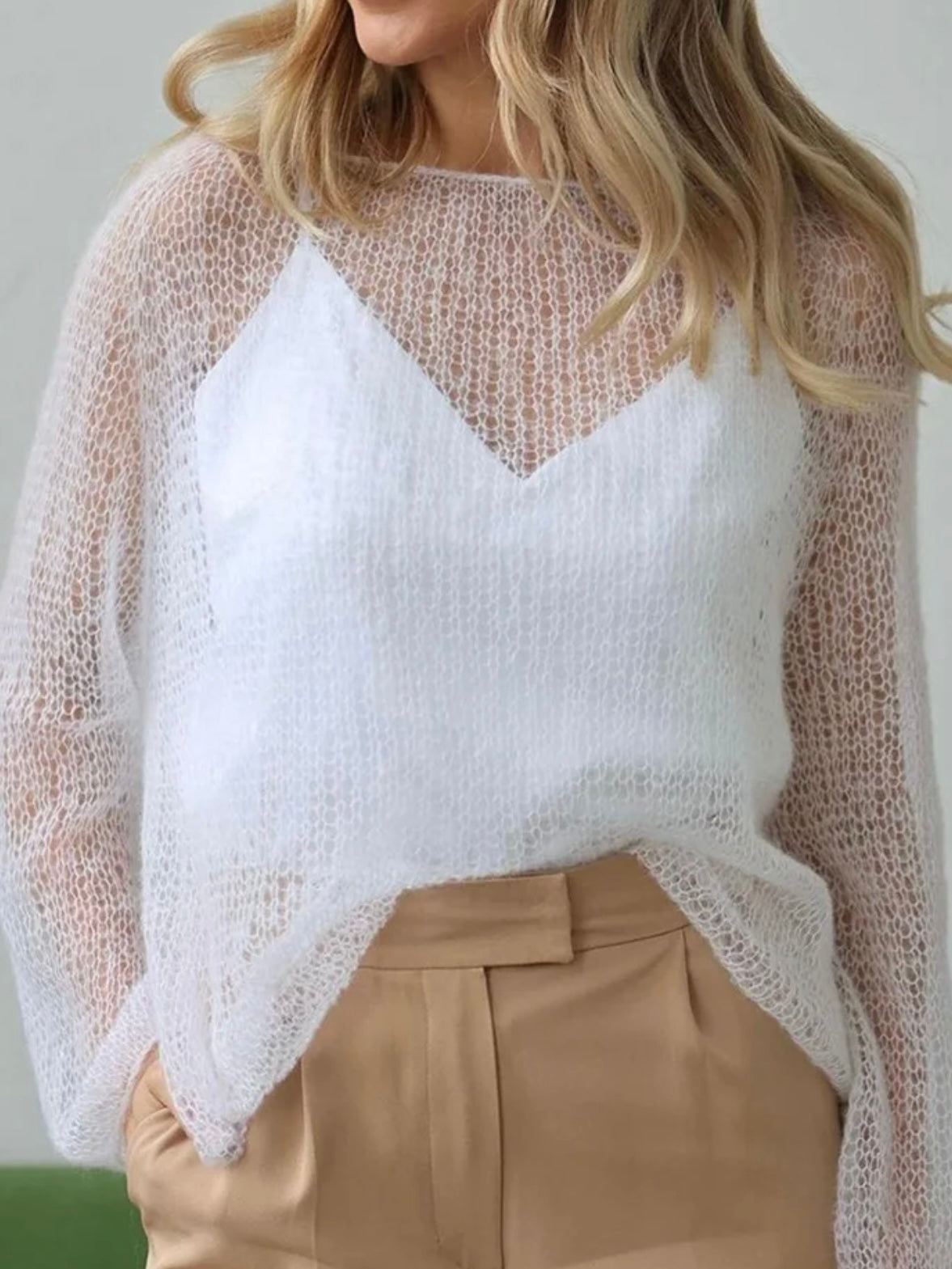 Leichtes Strickoberteil mit Lochmuster