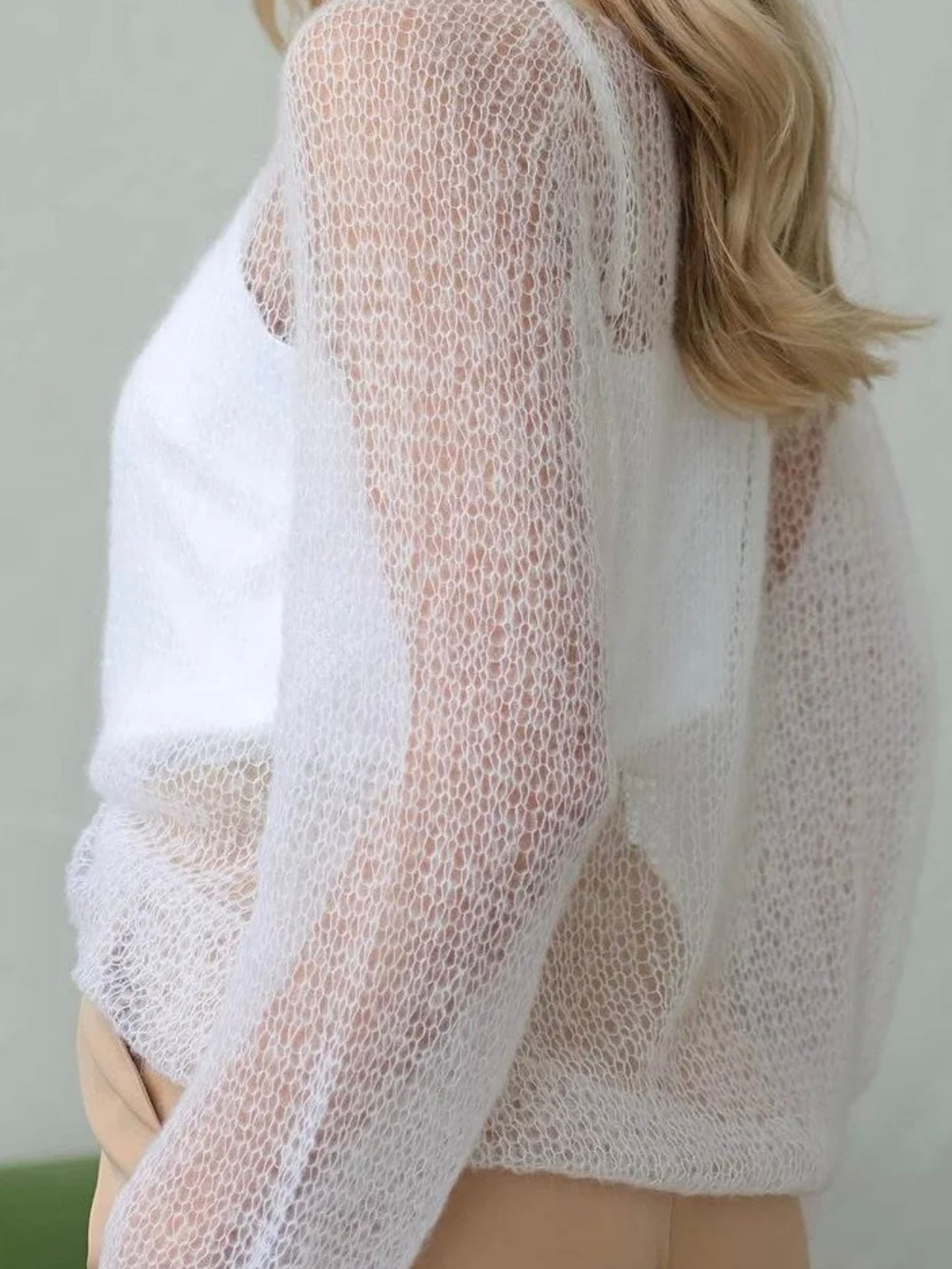 Leichtes Strickoberteil mit Lochmuster