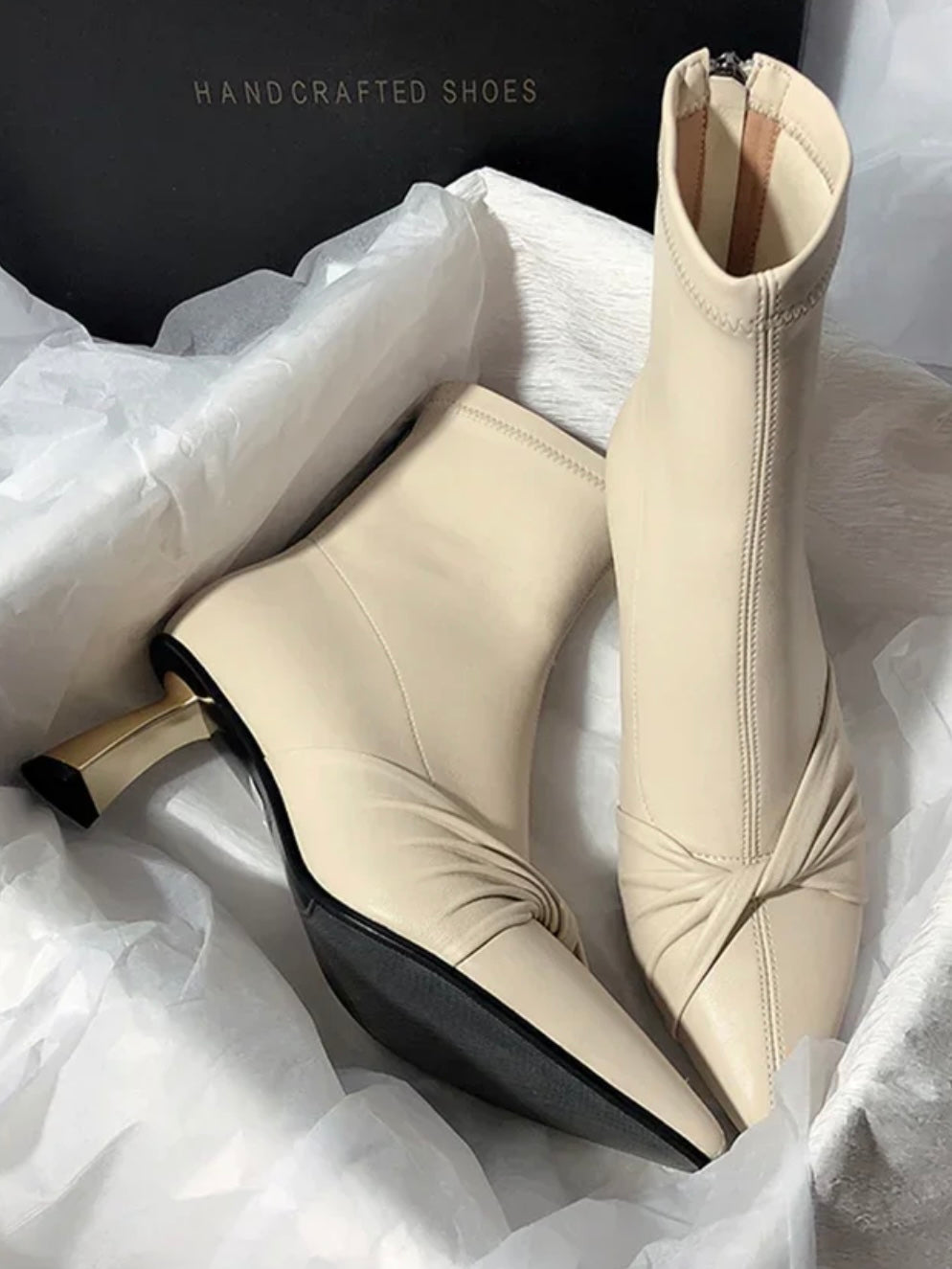 Stiefeletten mit Twist-Detail
