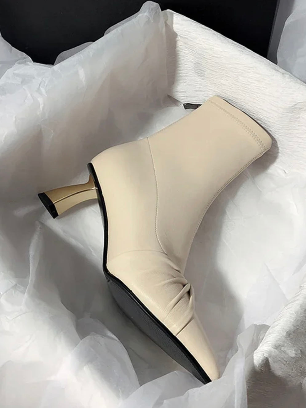 Stiefeletten mit Twist-Detail