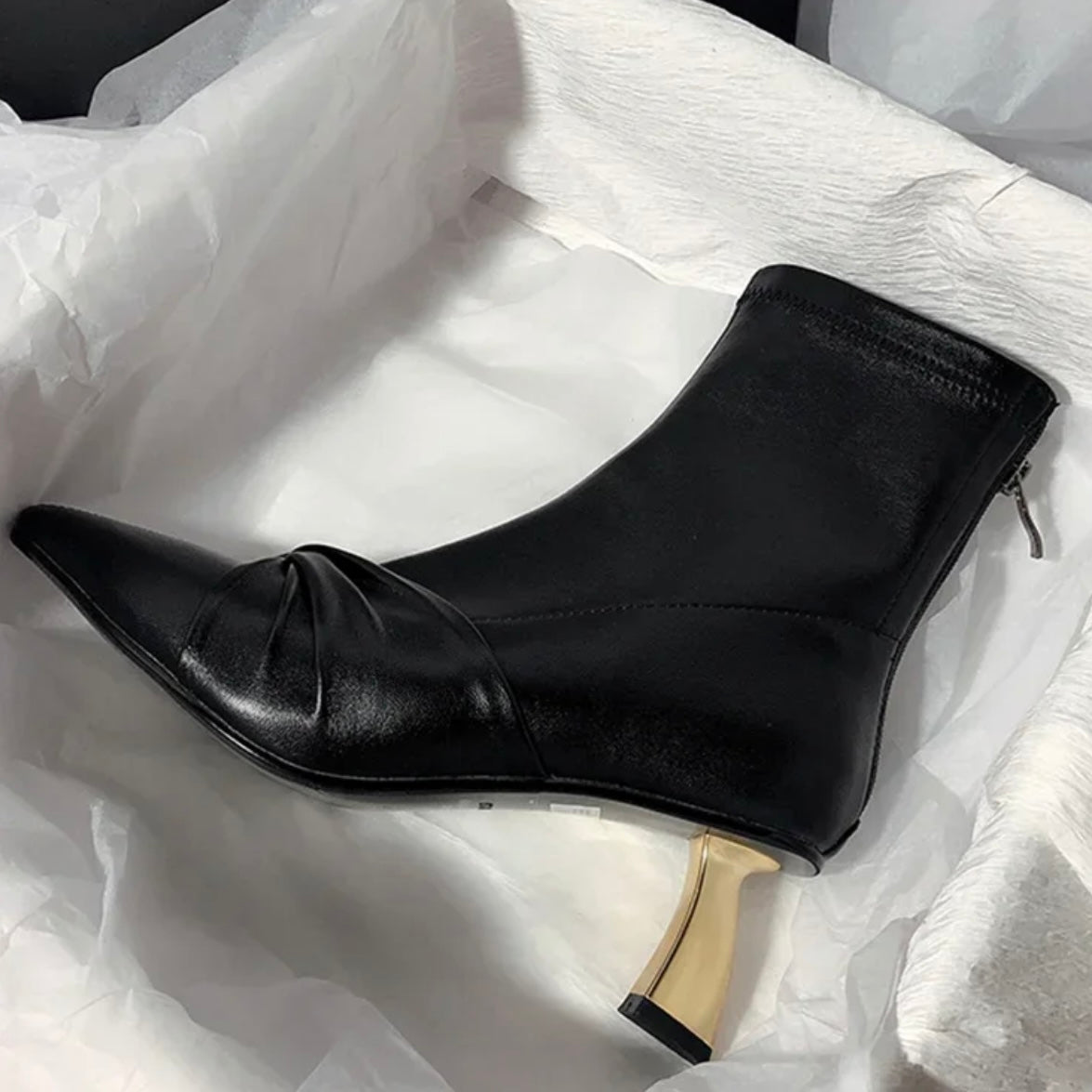 Stiefeletten mit Twist-Detail