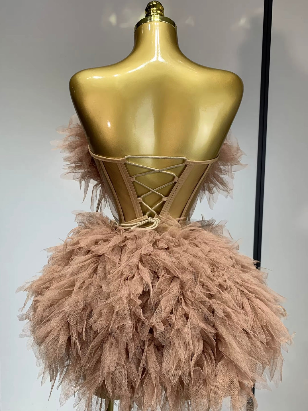 Cocktailkleid mit Rückenschnürung, Tüllbesatz & Strassverzierung