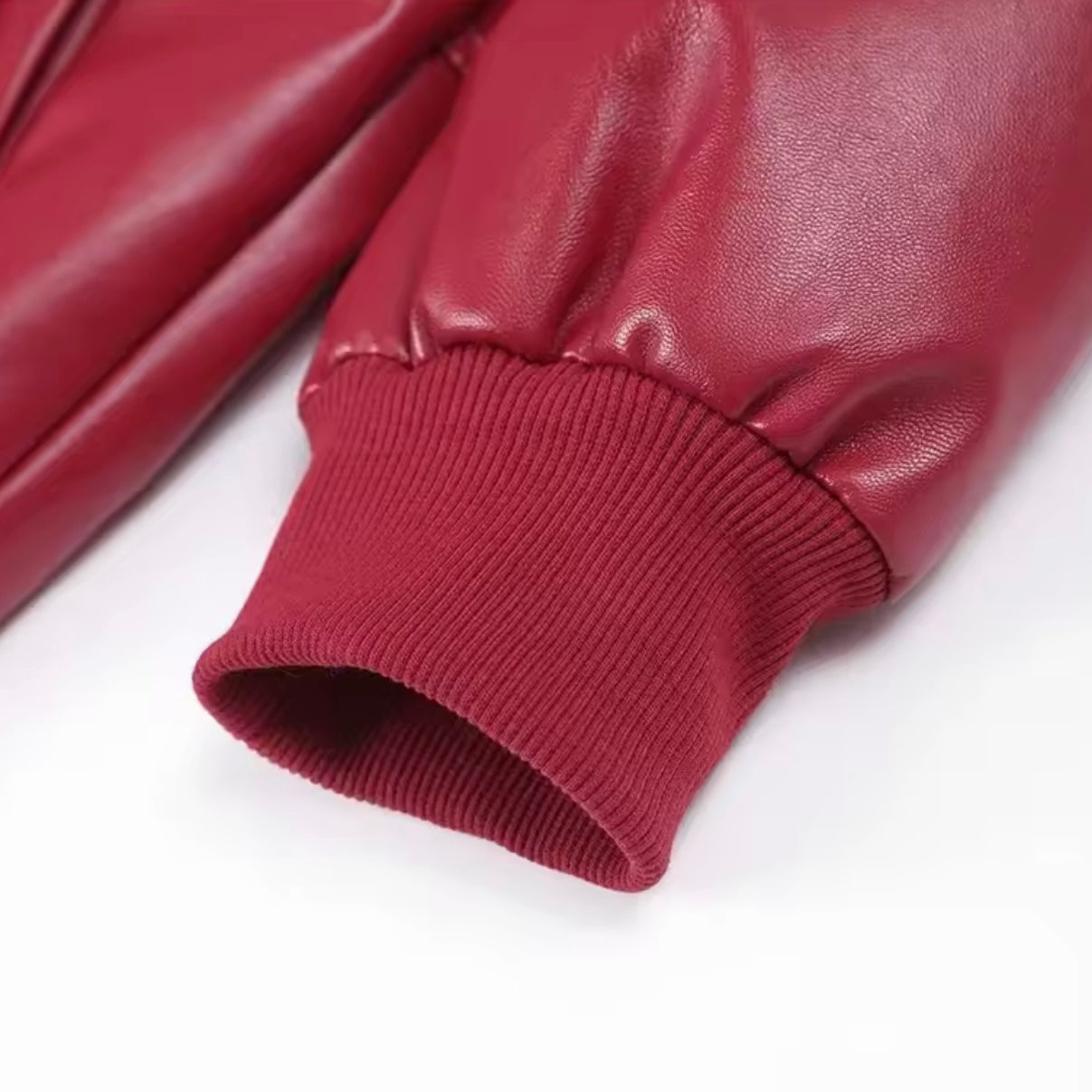 Kirschrote ECO Lederjacke mit ausgestelltem Kragen