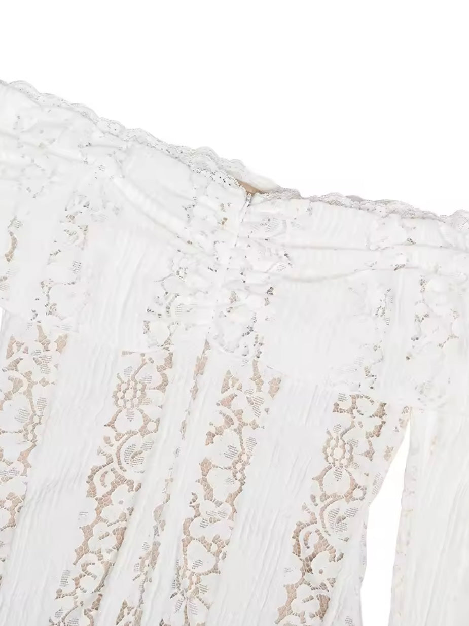 Schulterfreies Maxikleid aus Spitze mit Unterkleid