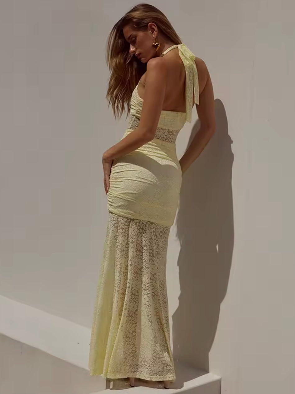 Langes Spitzenkleid mit Schlitz