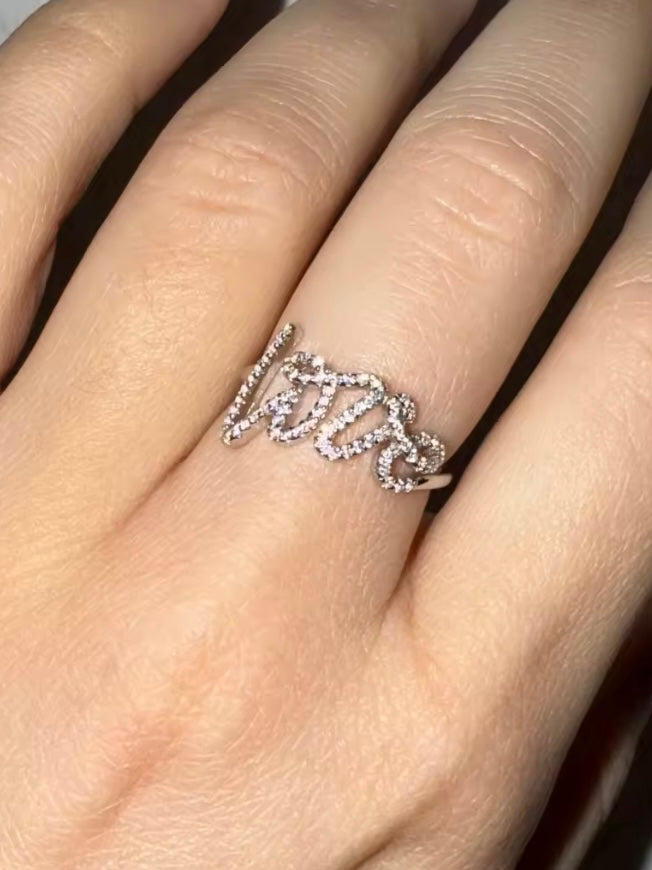LOVE Ring aus 925 Silber mit Zirkonsteinen