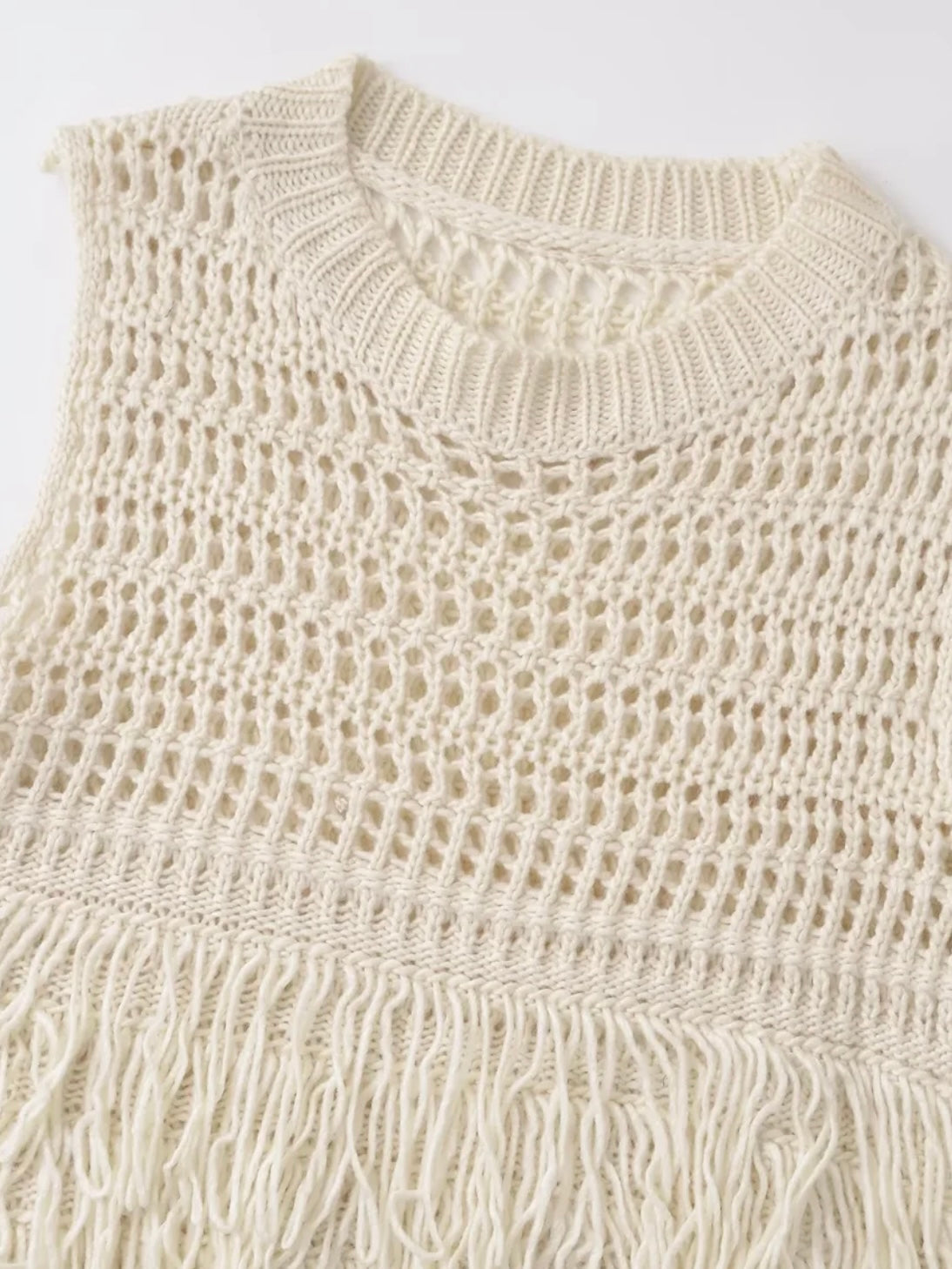Strickweste mit Quasten