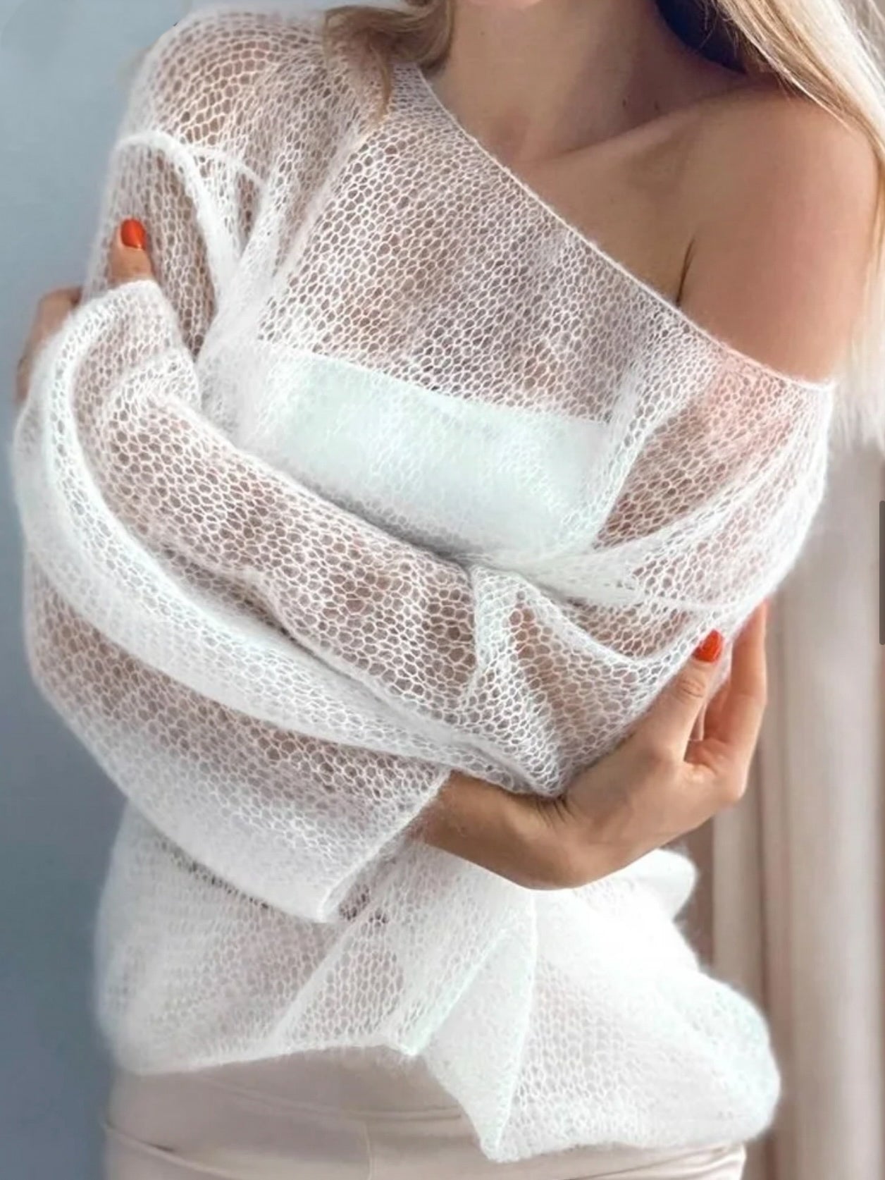 Leichtes Strickoberteil mit Lochmuster