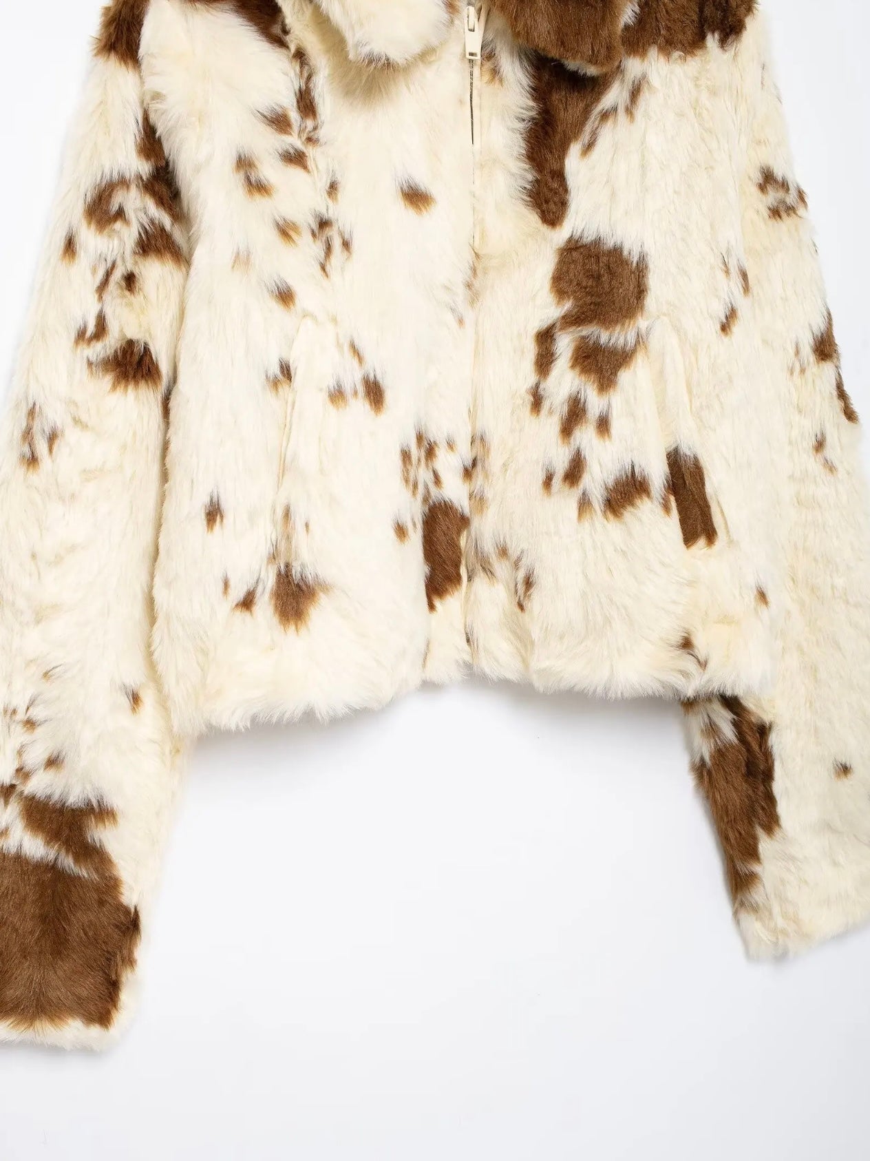 Kurze Kunstfelljacke mit Animalprint und Reißverschluss