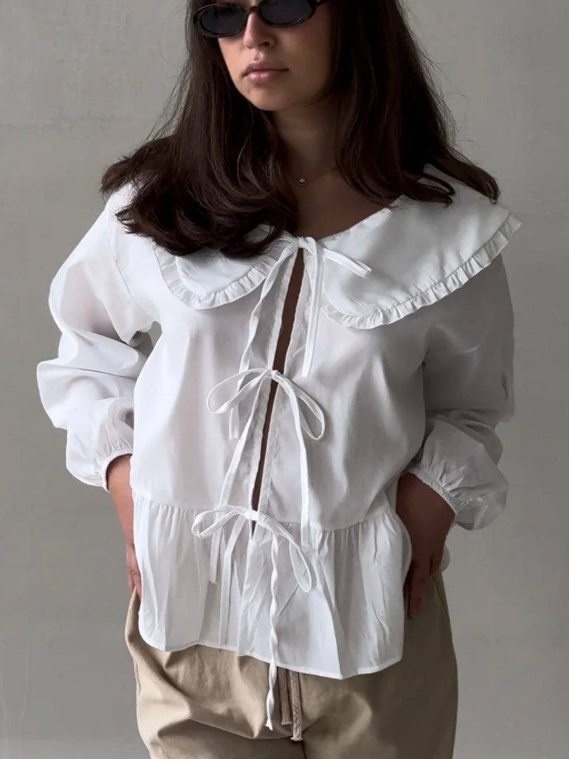 Vorne gebundene Schößchen-Bluse mit Bubikragen