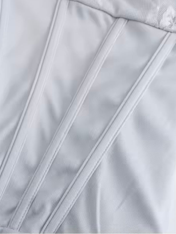 Figurformendes Corsagen-Meshkleid