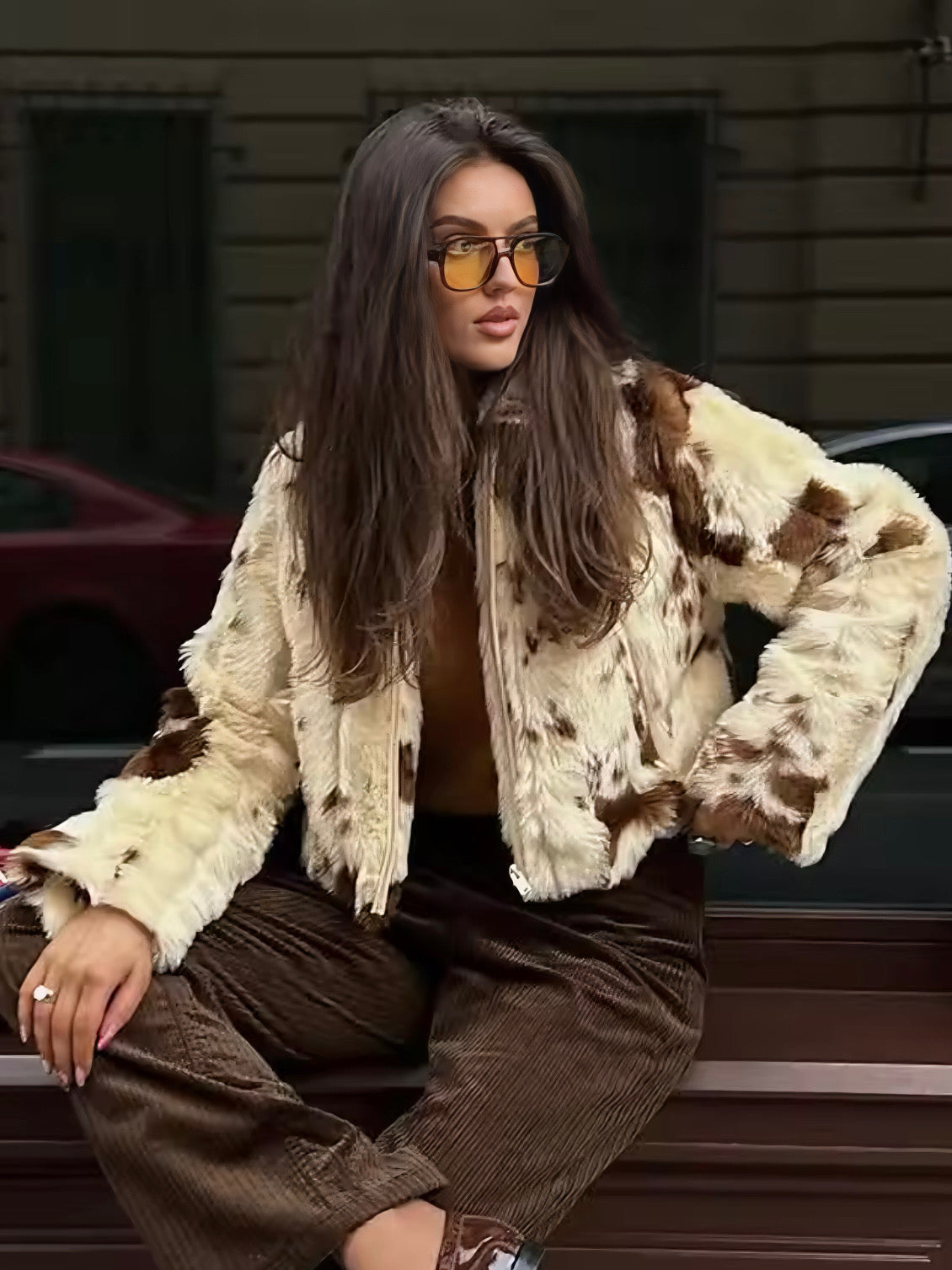 Kurze Kunstfelljacke mit Animalprint und Reißverschluss