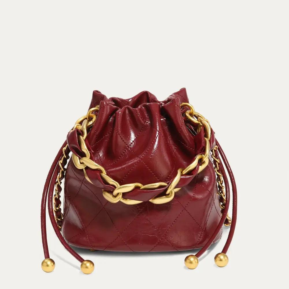Echtleder Bucket Bag – Gesteppte Tasche mit Kordelzug und Kettenriemen - Sorentis