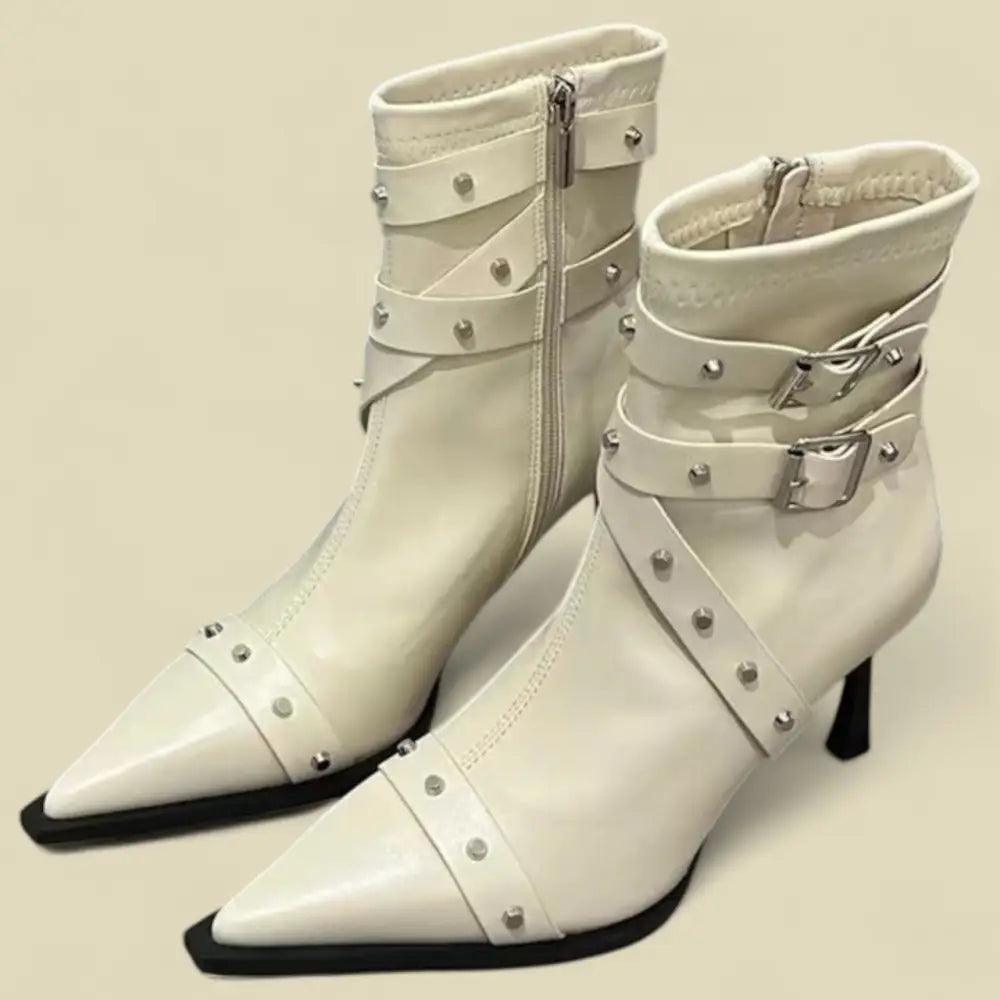 Gürtelschnallen-Ankle High Heel Boots - Sorentis