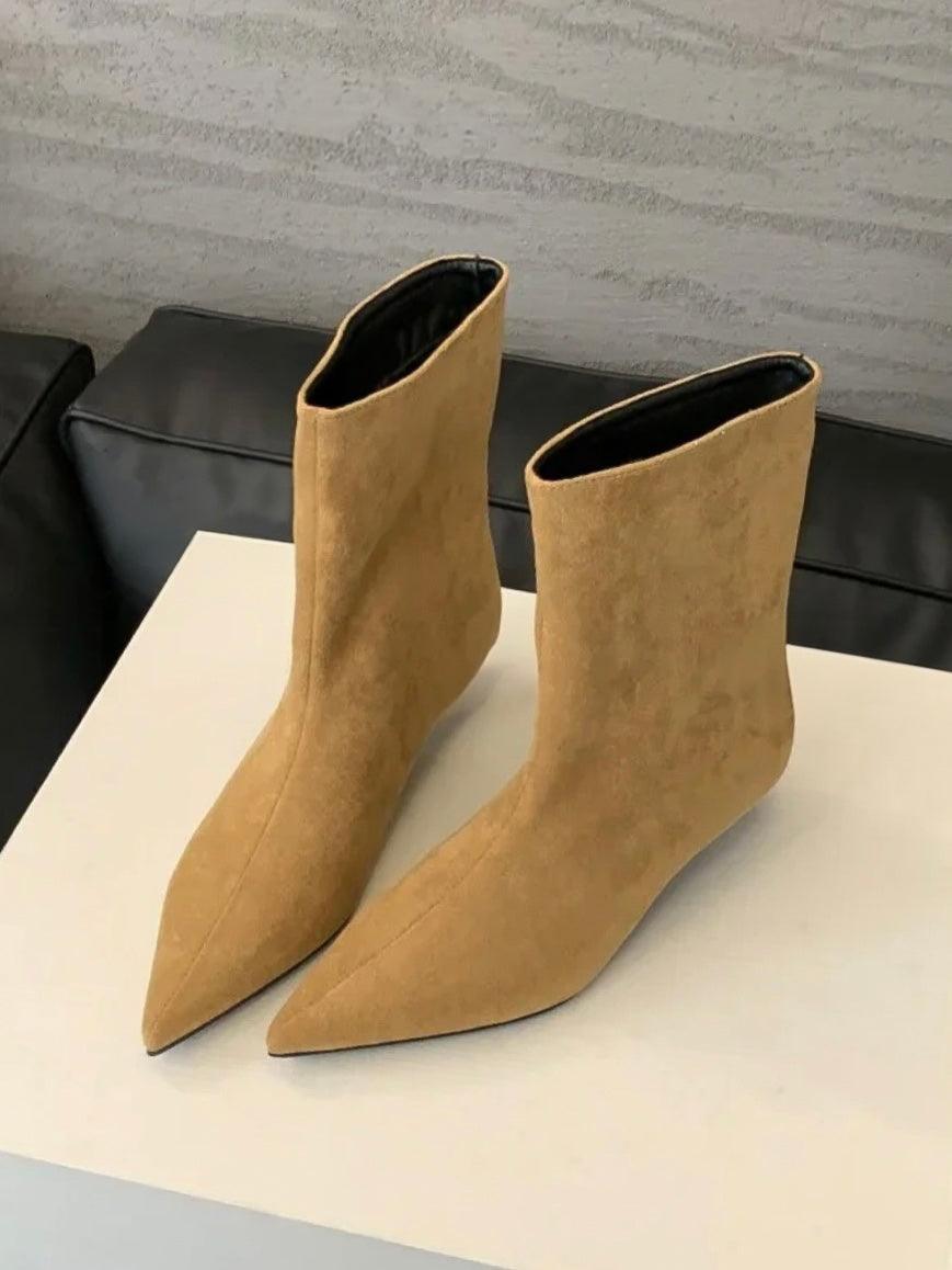Stiefeletten in Eco-Wildleder mit spitzem Absatz - Sorentis