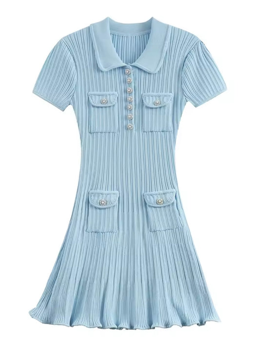 Rippstrickkleid mit Perlenknöpfen