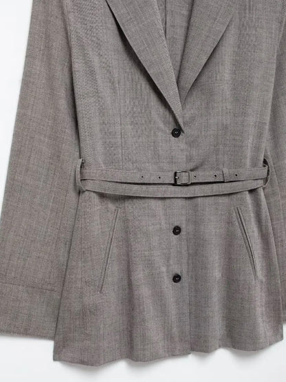Fließender Blazer mit Gürtel