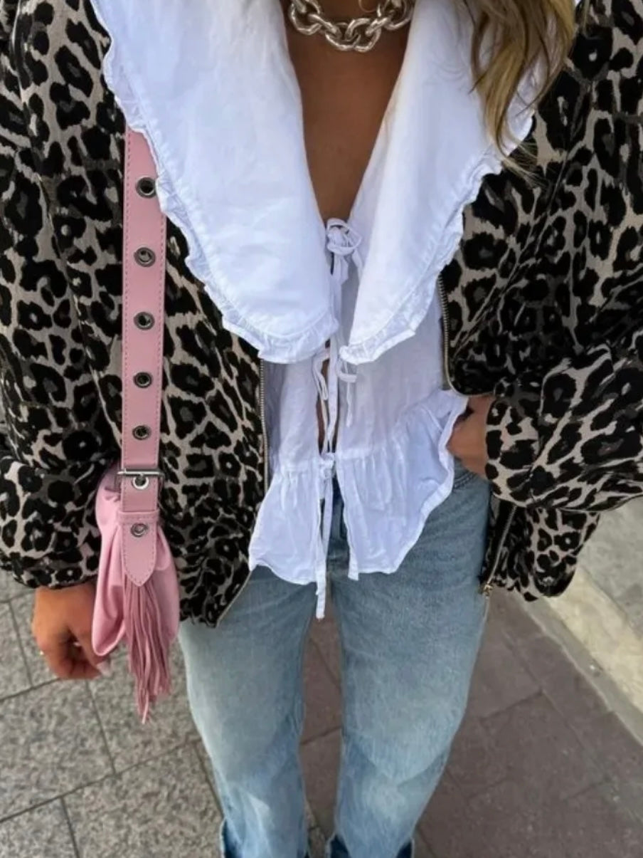 Vorne gebundene Schößchen-Bluse mit Bubikragen