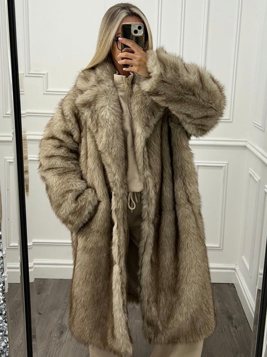 Kunstfell Mantel mit breitem Kragen in Beige