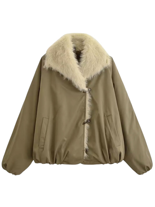 Pufferjacket mit Kunstfell Einsätzen in Olivgrün