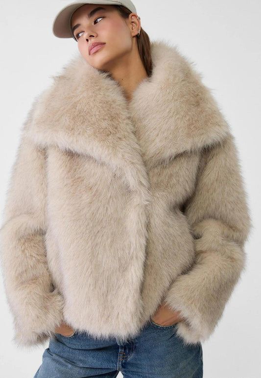 Faux-Fur Mantel mit breitem Kragen - Sorentis