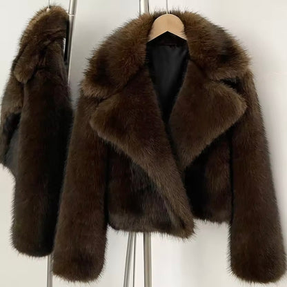 Kurze Pelzjacke in Braun