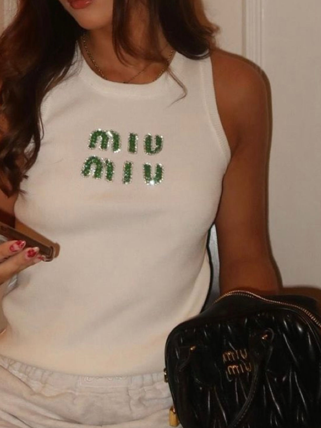 Mila Tanktop mit Perlen-Stickerei Logo