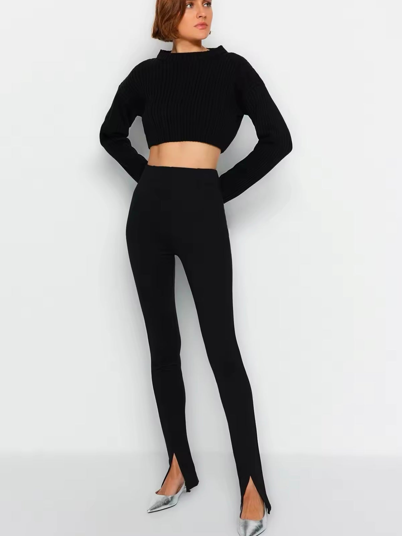 Elastische Leggings mit Schlitz