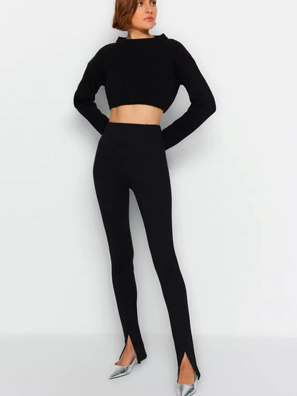 Elastische Leggings mit Schlitz