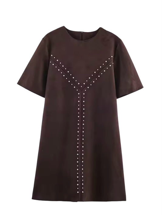 Kleid in Wildlederoptik mit Nieten