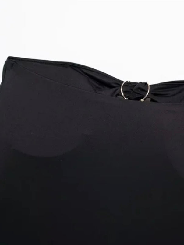 Elastischer Body mit Cut-Outs und goldenen Perlen