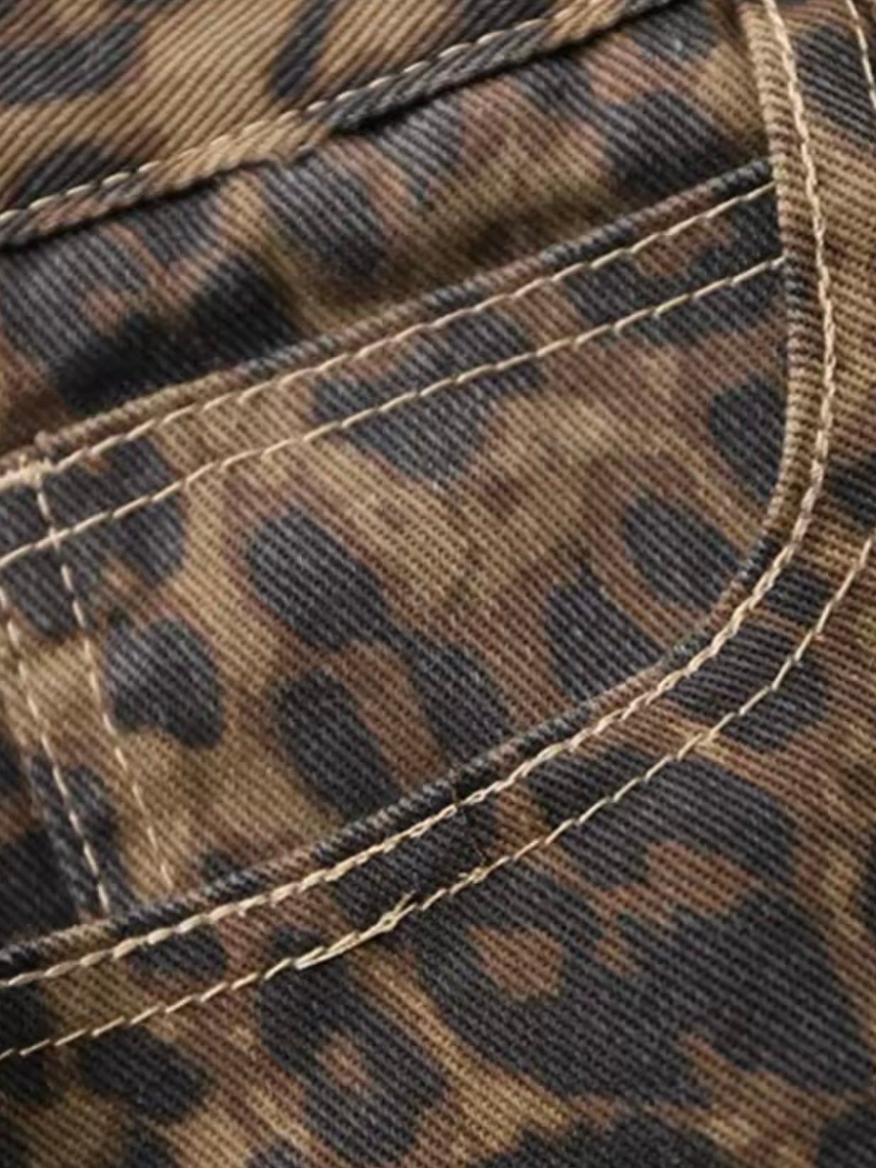 Straight-Fit Animal Print Jeans mit geradem Bein