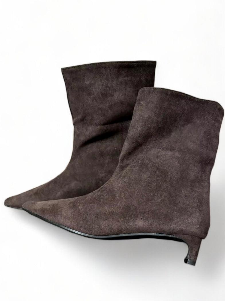 Stiefeletten in Eco-Wildleder mit spitzem Absatz - Sorentis