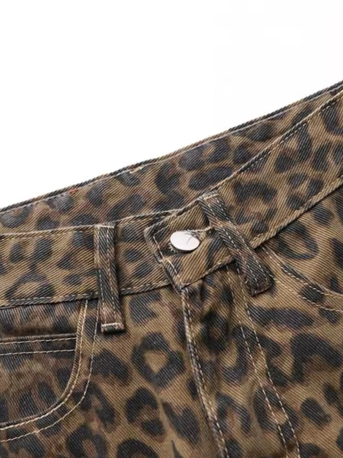 Straight-Fit Animal Print Jeans mit geradem Bein