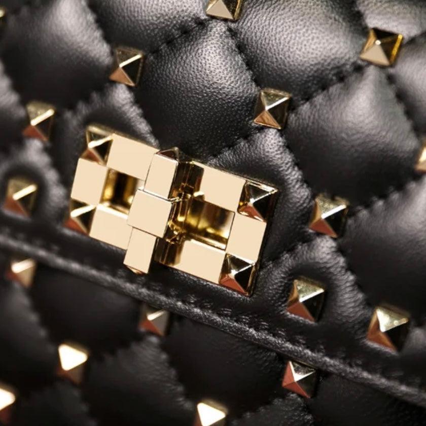 Echtleder Nietenverzierte Handtasche mit Steppprägung - Sorentis