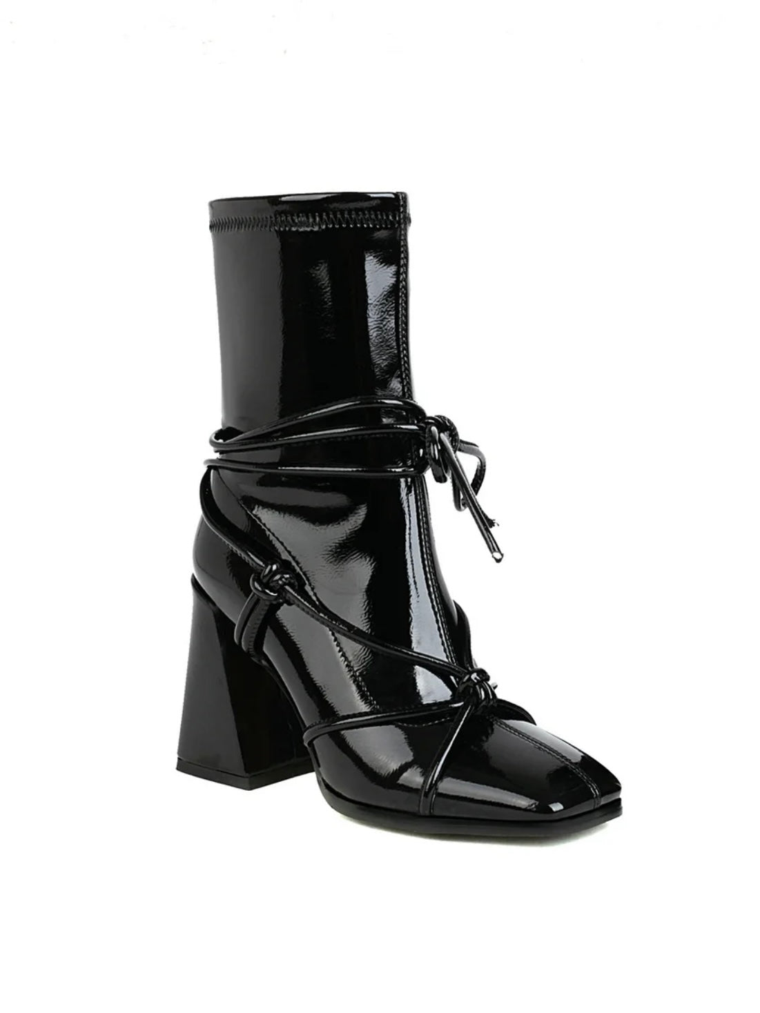 Lack Ankleeboots mit Blockabsatz