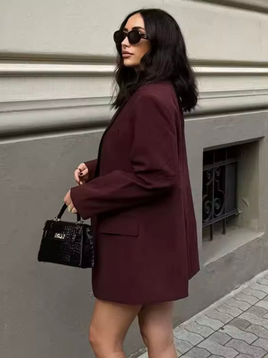 Dunkelroter zweireihiger Blazer