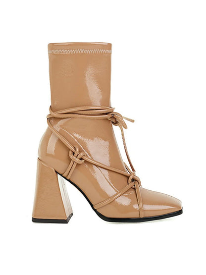 Lack Ankleeboots mit Blockabsatz