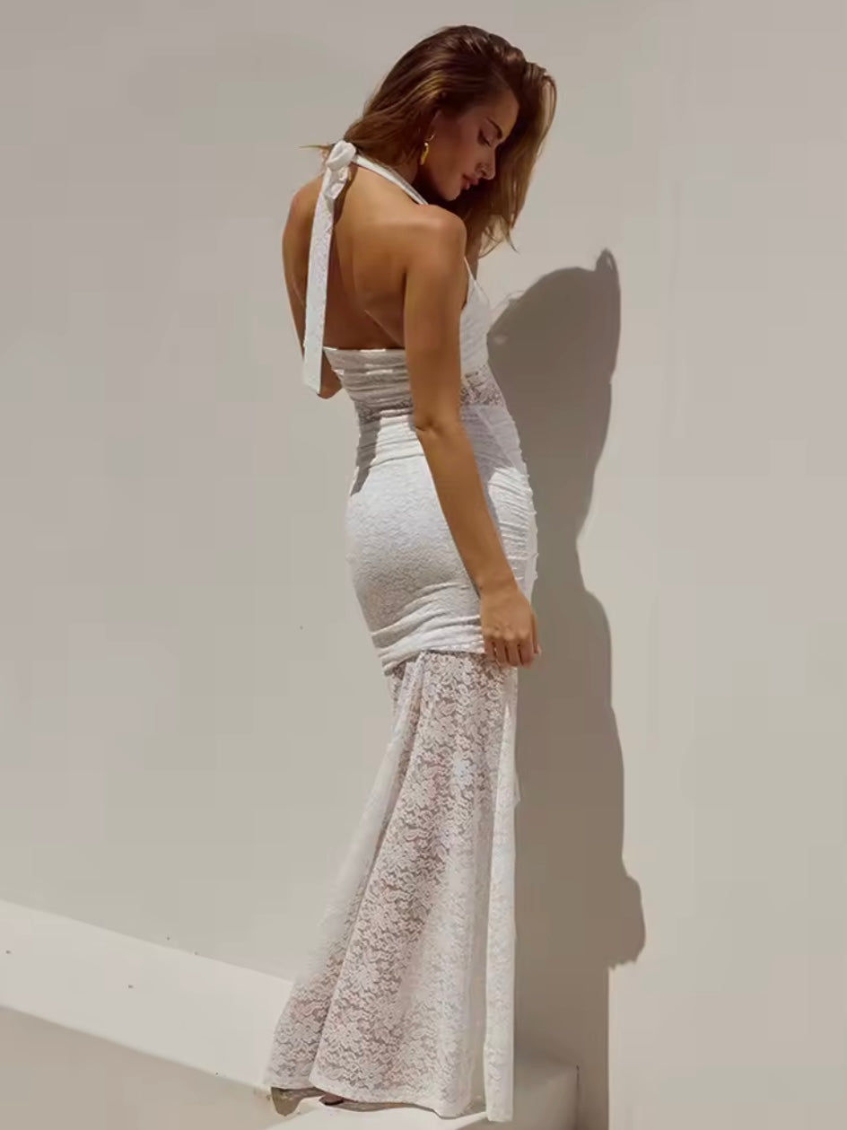 Langes Spitzenkleid mit Schlitz